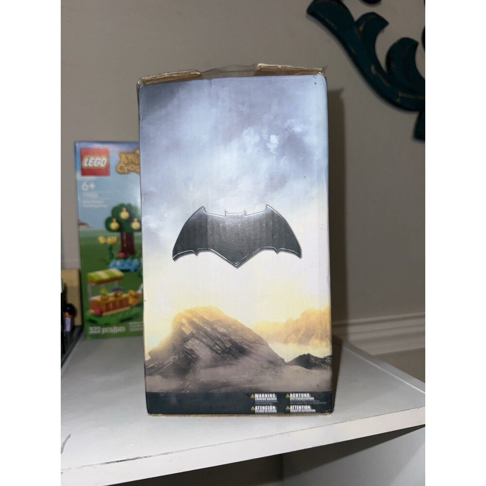 Kotobukiya ARTFX+ Justice League Batman 1:10 Scale Figure DAMAGED Boxed - Picture 3 of 9